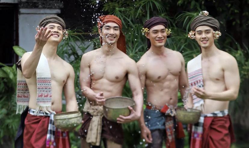 สงกรานต์ ปะแป้ง