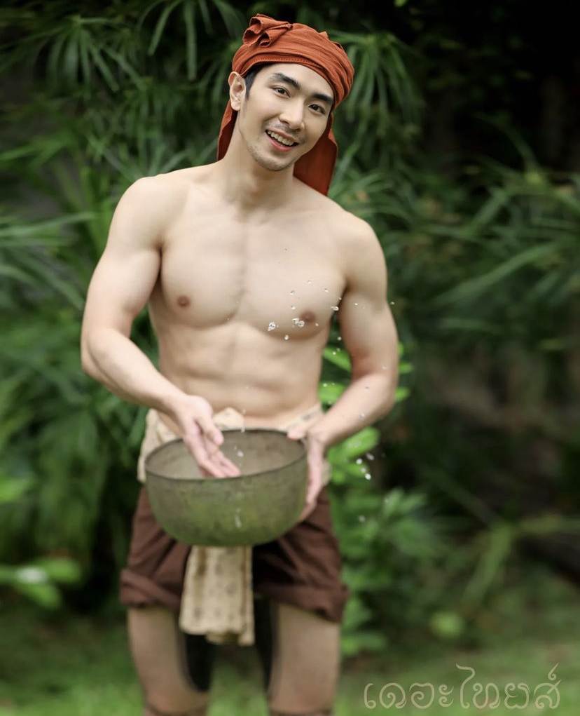 สงกรานต์ ปะแป้ง