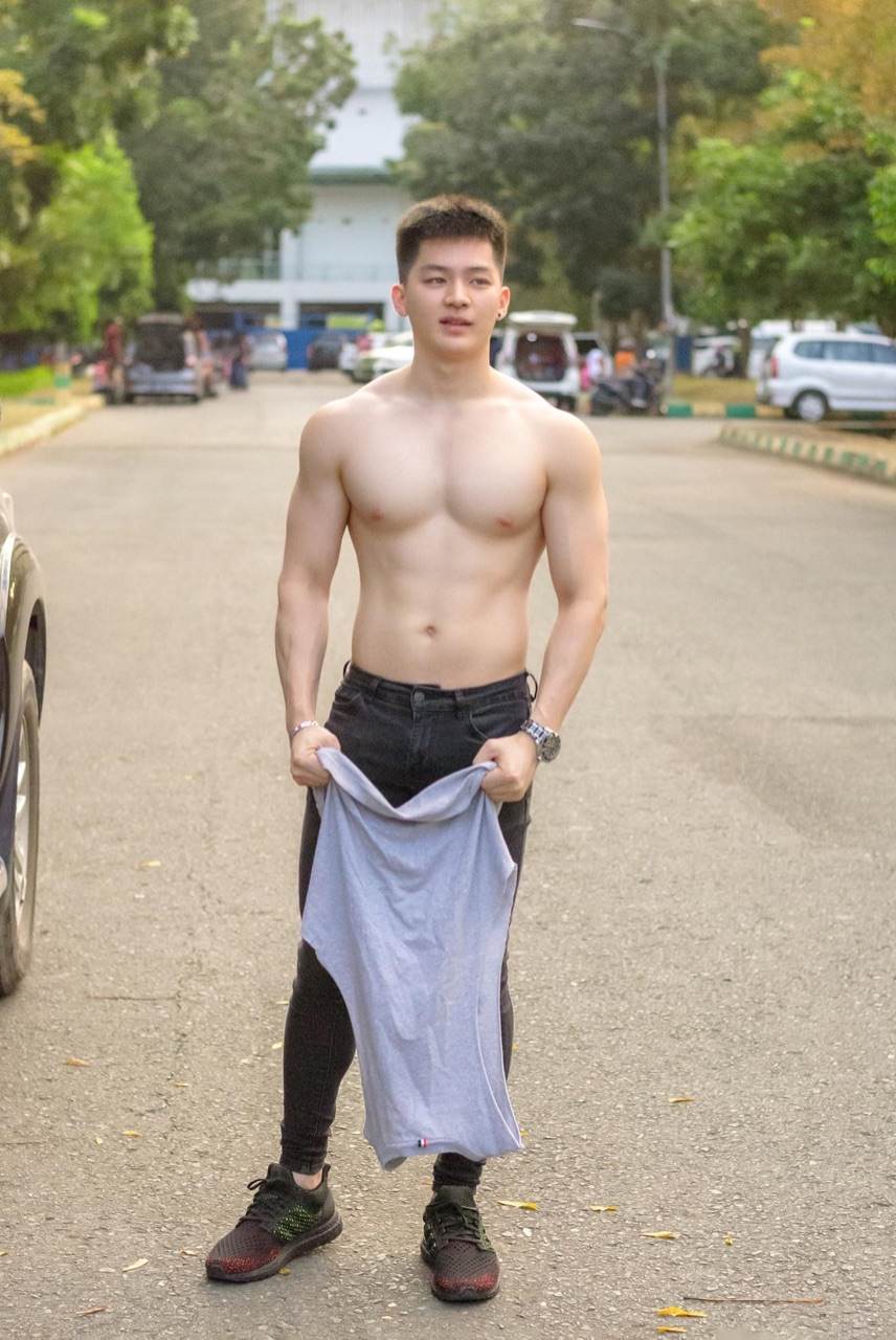 ผู้ชาย นมสวย {27}