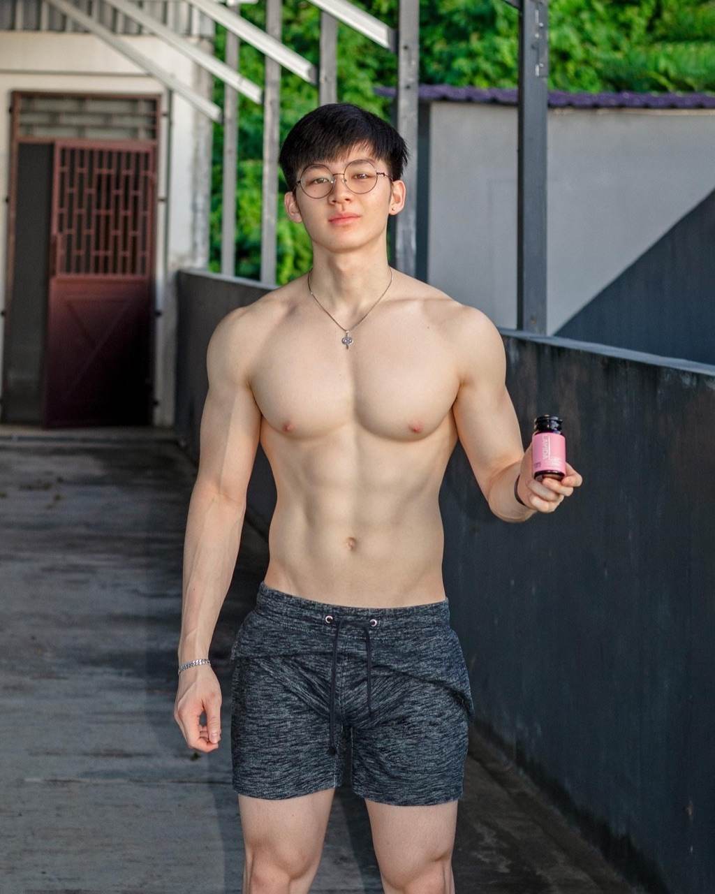 ผู้ชาย นมสวย {27}
