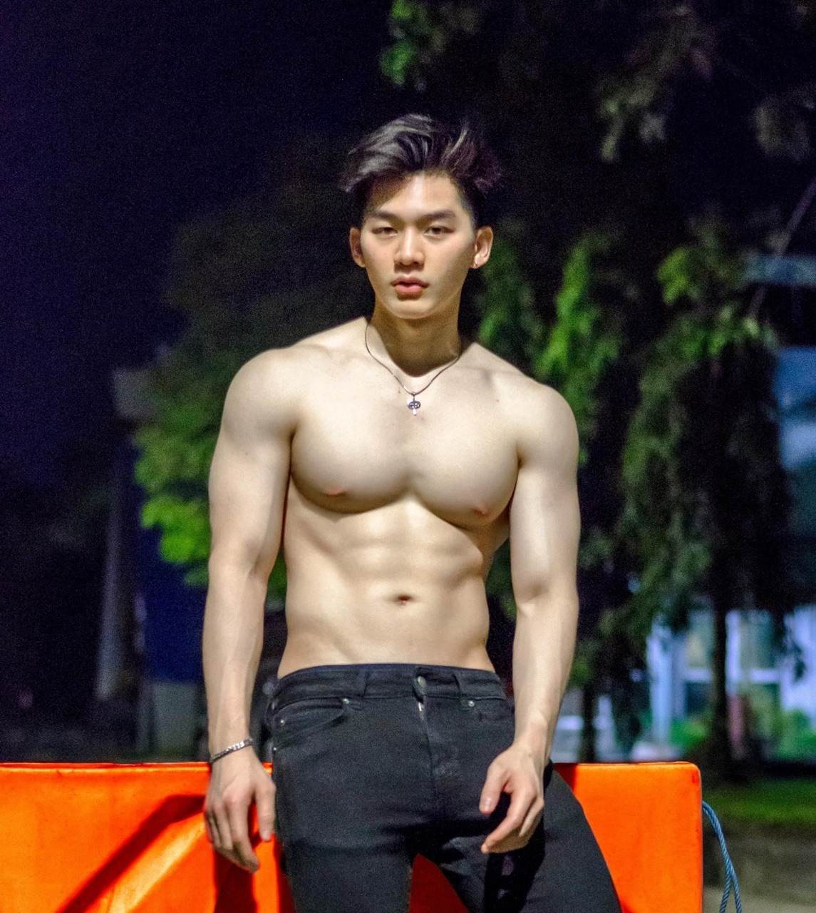 ผู้ชาย นมสวย {27}