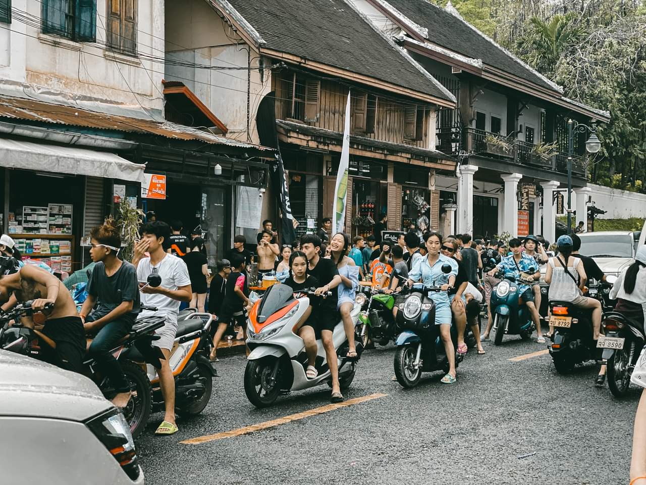 Pi mai in Laos : ภาพบรรยากาศงานฉลองเดือน 5 หลวงพระบาง เมืองมรดกโลก 14/42022