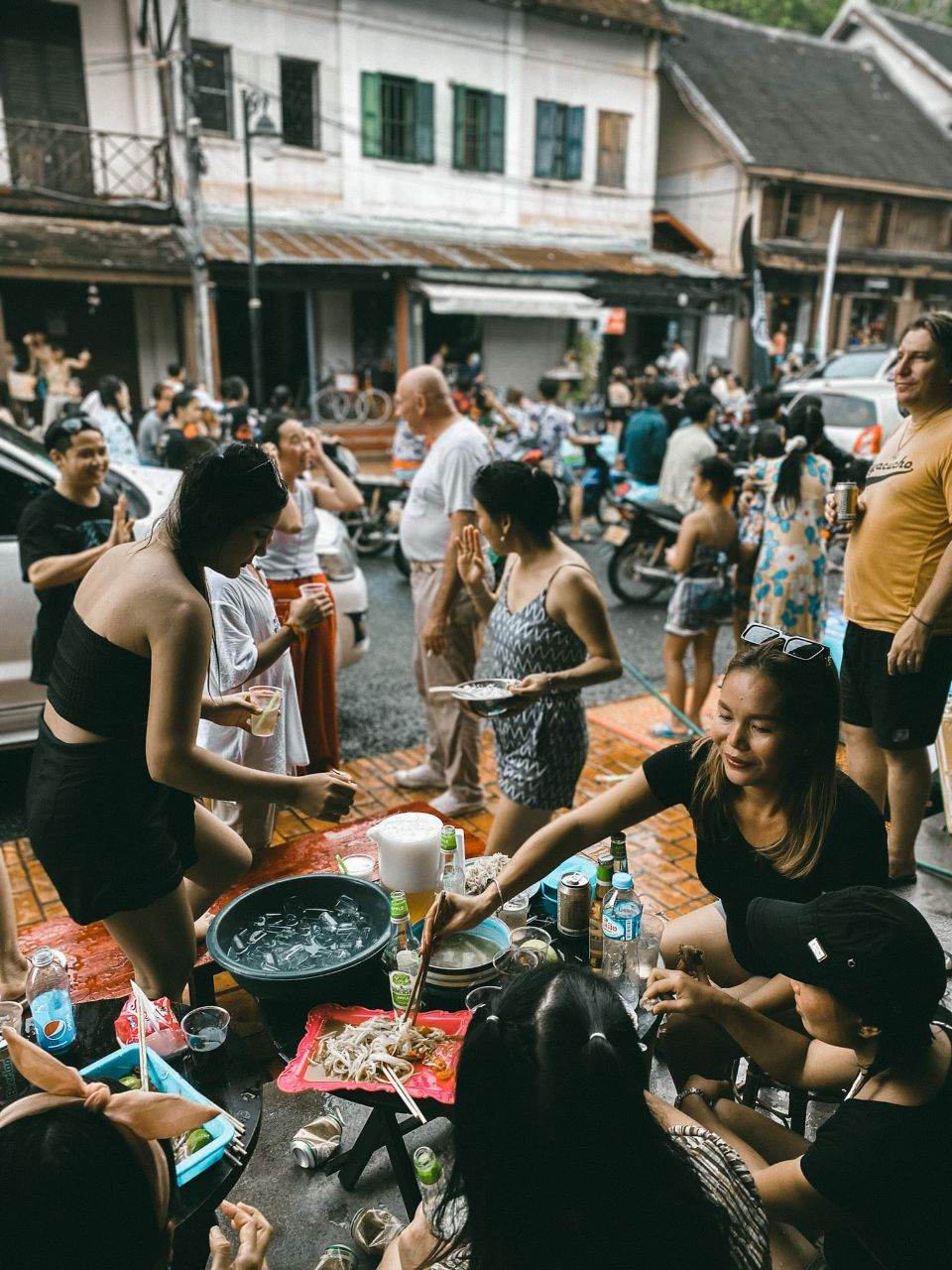 Pi mai in Laos : ภาพบรรยากาศงานฉลองเดือน 5 หลวงพระบาง เมืองมรดกโลก 14/42022