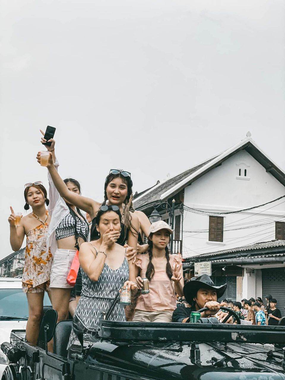 Pi mai in Laos : ภาพบรรยากาศงานฉลองเดือน 5 หลวงพระบาง เมืองมรดกโลก 14/42022