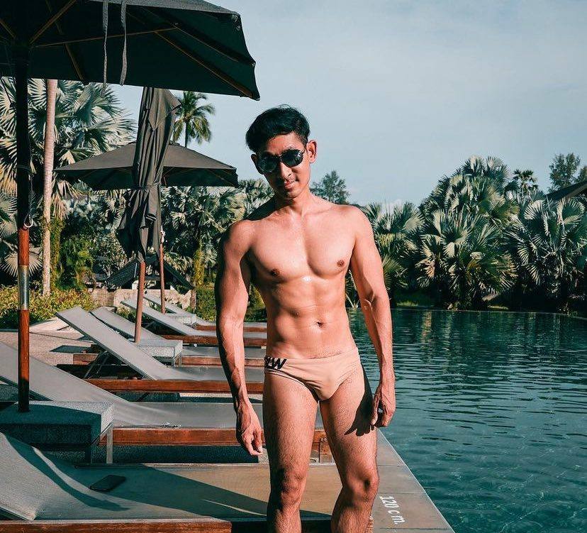 หล่อต้องถอด