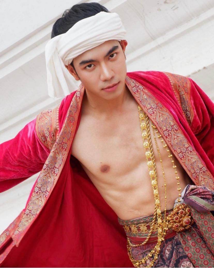 หล่อบ้างน่ารักบ้าง ๘๑