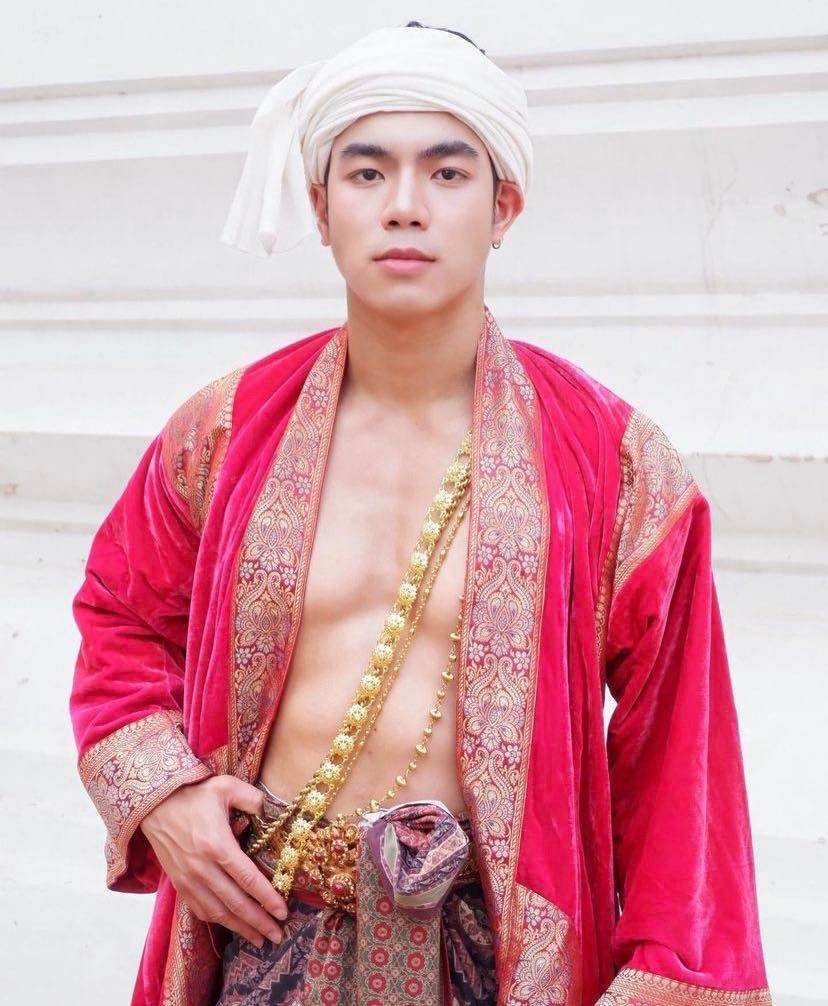หล่อบ้างน่ารักบ้าง ๘๑