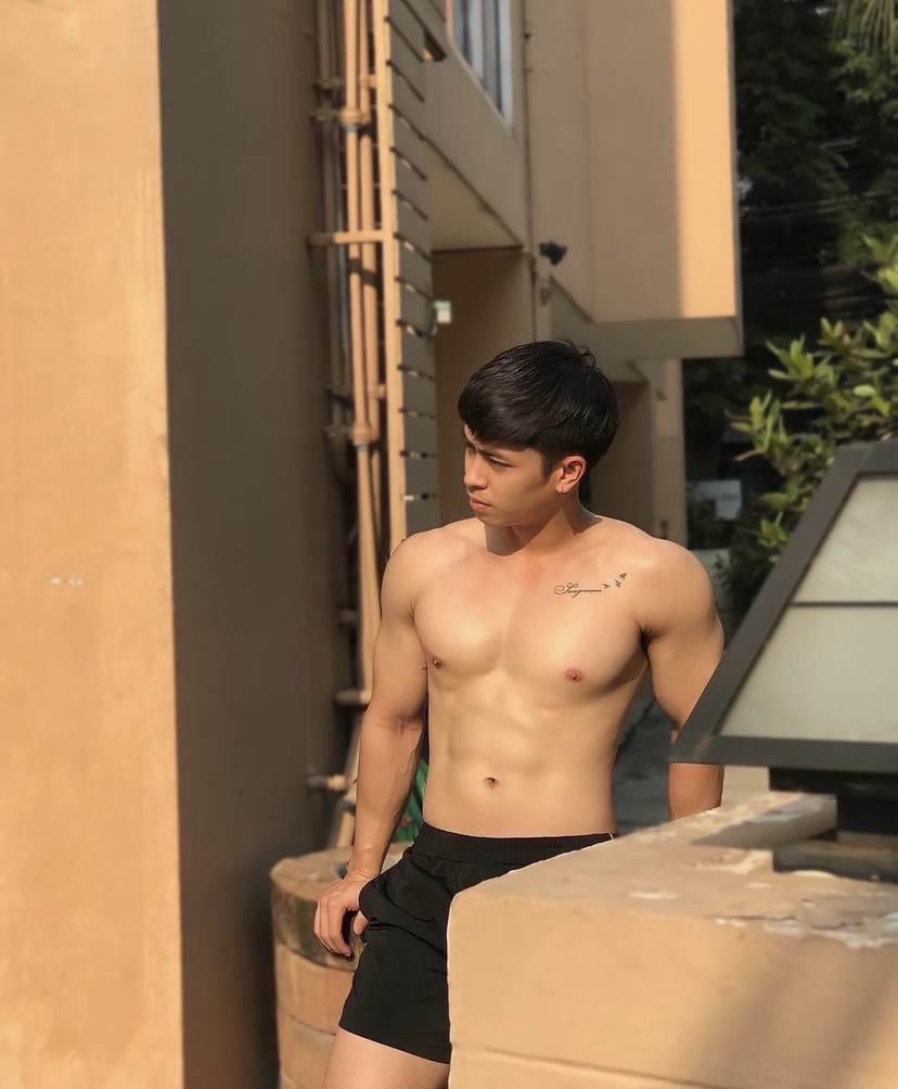 ผู้ชาย นมสวย {28}