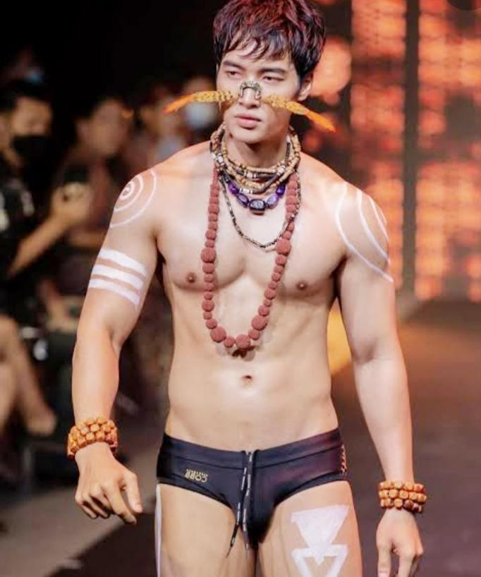 รุ่นพี่รับ รุ่นน้องรุก