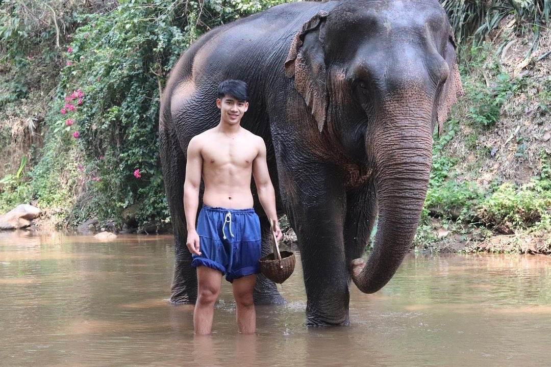 หนุ่มหล่อกระดอไม่เคยแห้ง74