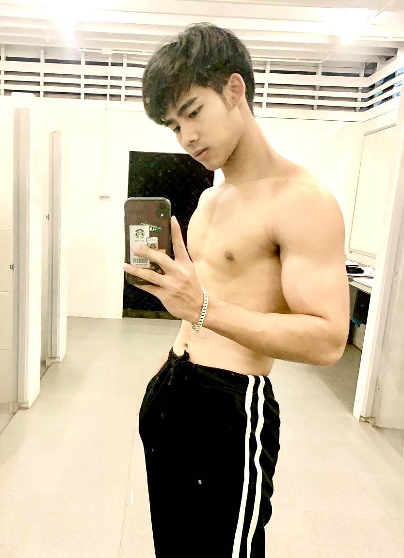 หนุ่มหล่อกระดอไม่เคยแห้ง74