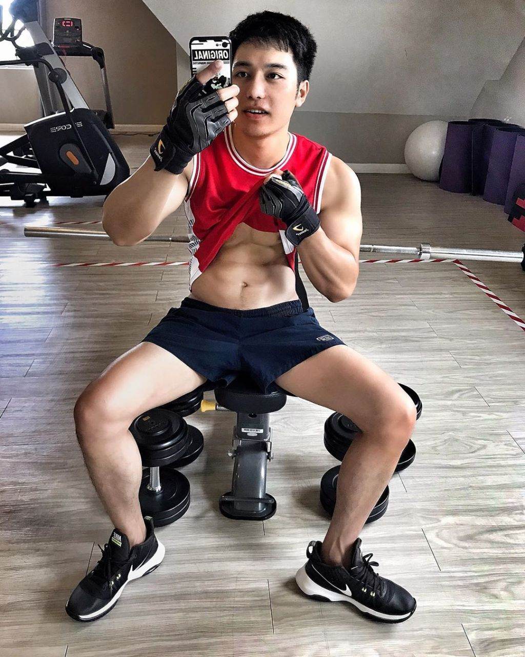 โพสต์เดียวถ้ายังไม่เสียว...ก็พอก่อน