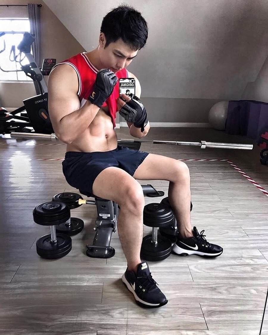 โพสต์เดียวถ้ายังไม่เสียว...ก็พอก่อน