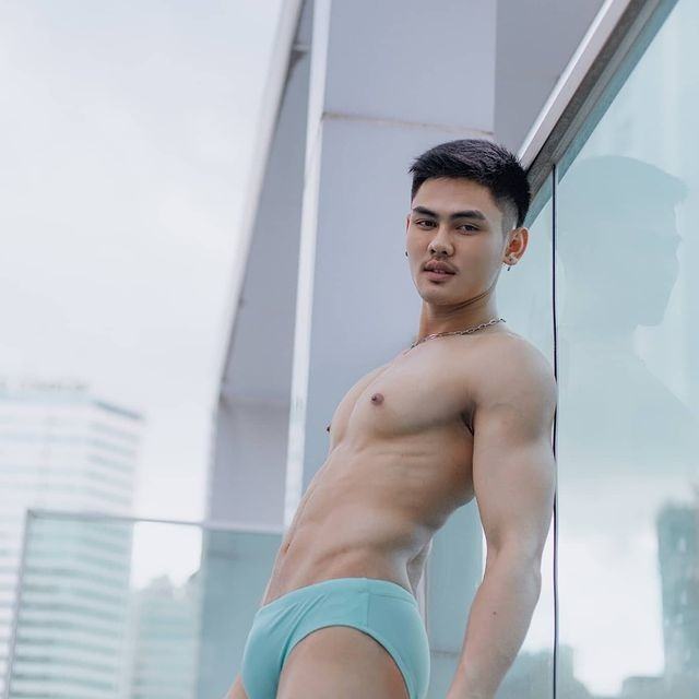 โพสต์เดียวถ้ายังไม่เสียว...ก็พอก่อน