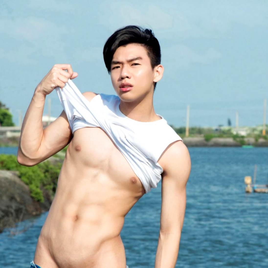 หนุ่มน้ำนม