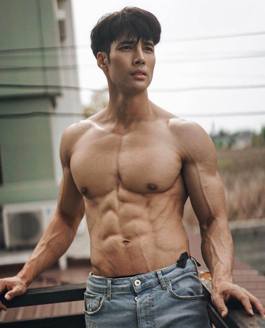 ผัวชวนเลีย