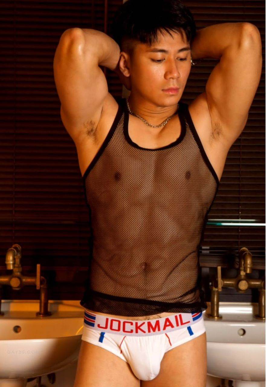 หนุ่มหล่อขึ้นปก 1103.2