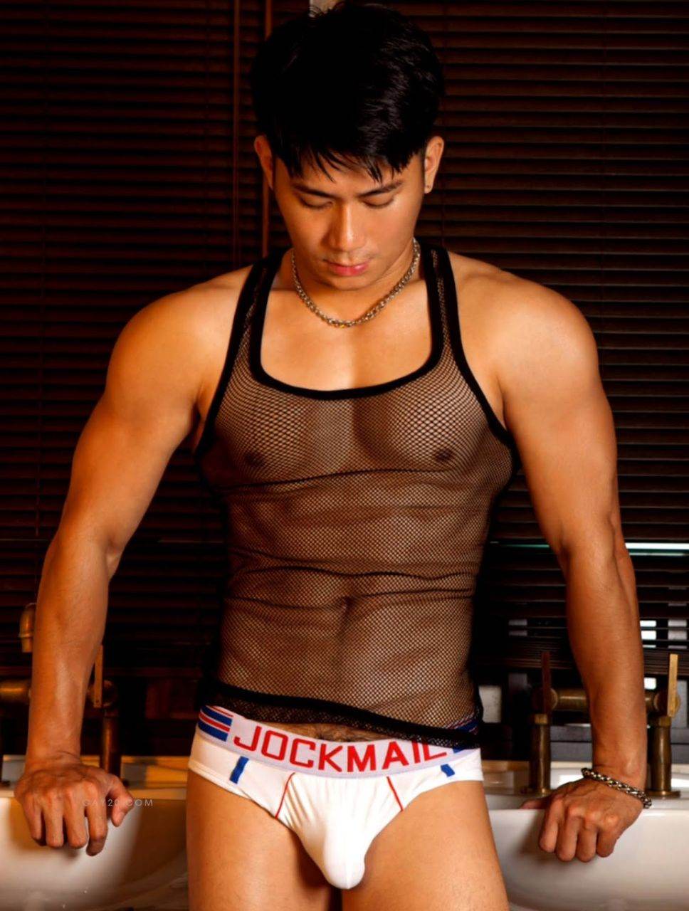 หนุ่มหล่อขึ้นปก 1103.2