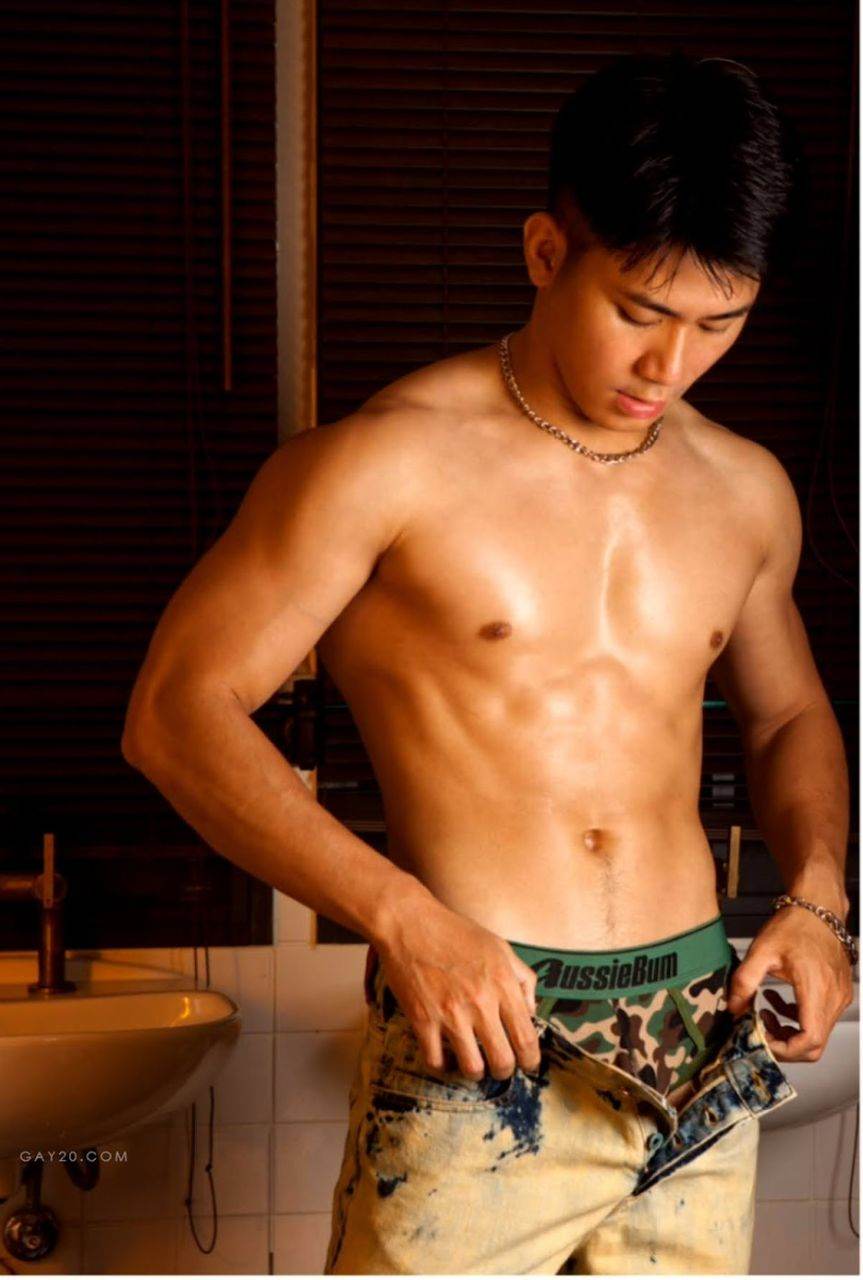 หนุ่มหล่อขึ้นปก 1103.2