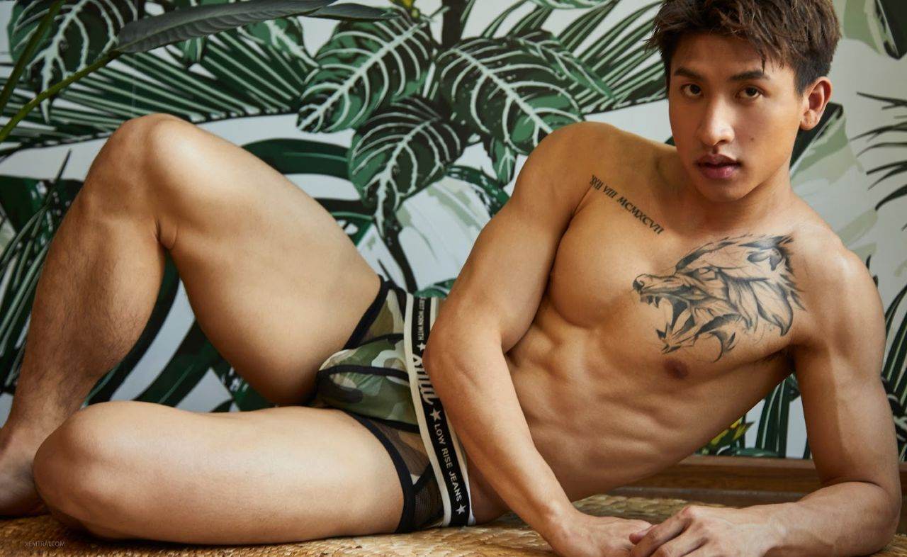 หนุ่มหล่อขึ้นปก 1104