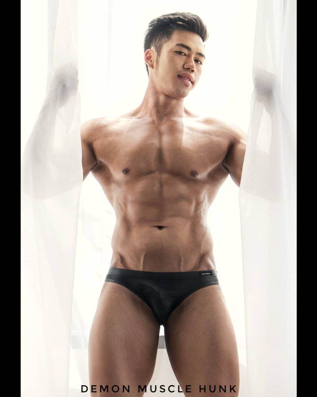 นักกล้ามไทยเป้าตุง