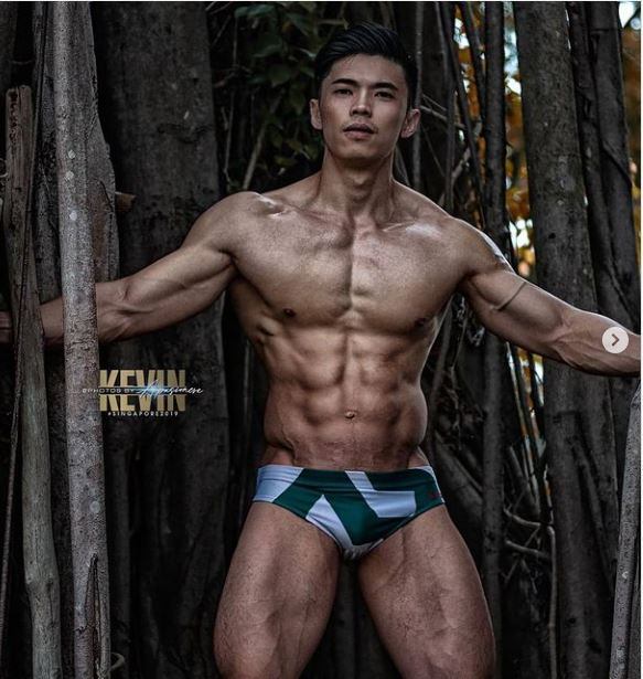 Men in sexy underwear2