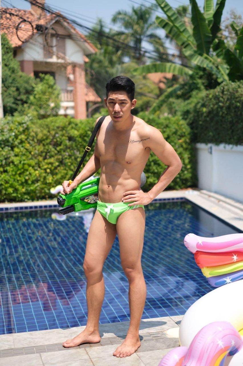Men in sexy underwear3