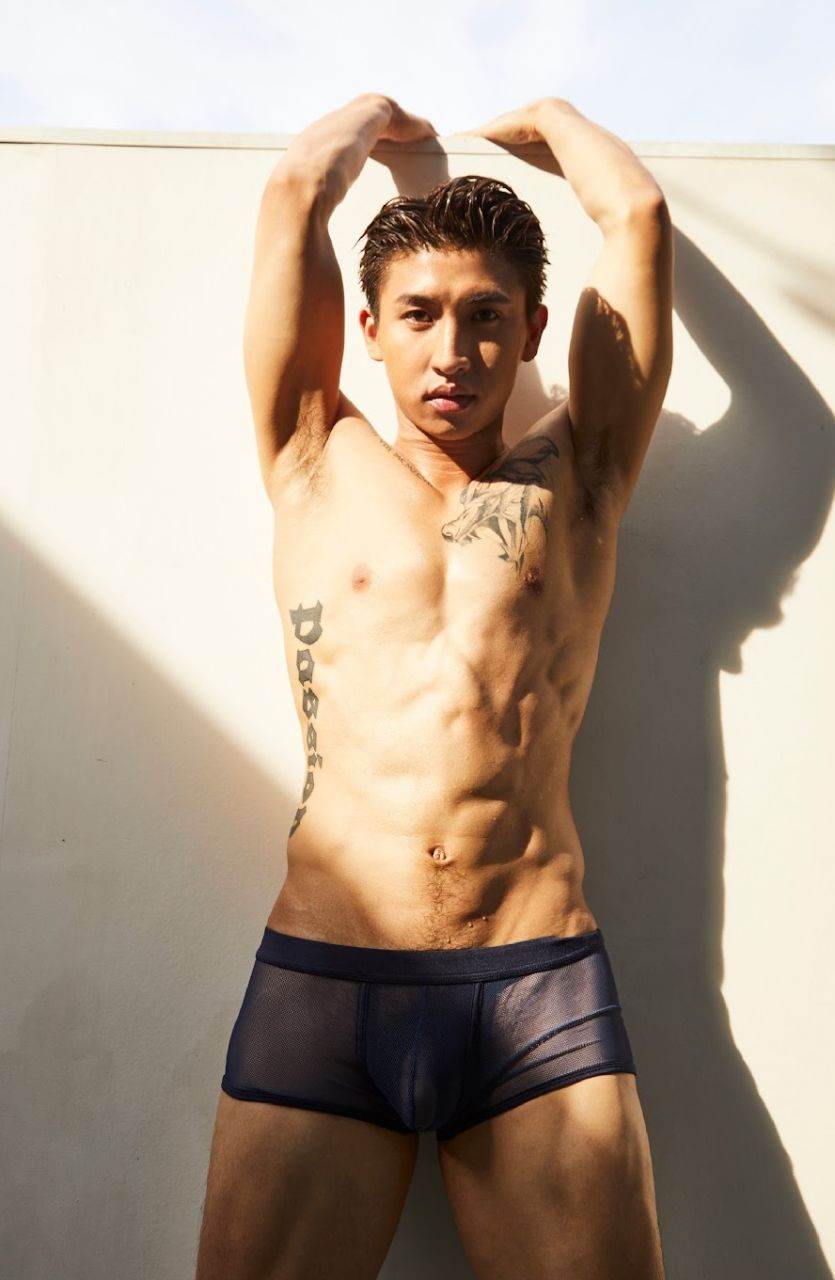 หนุ่มหล่อขึ้นปก 1104.2