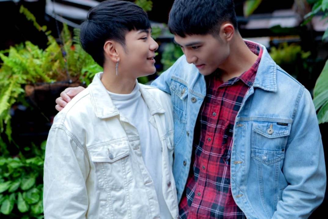 หนุ่มหล่อขึ้นปก 1105