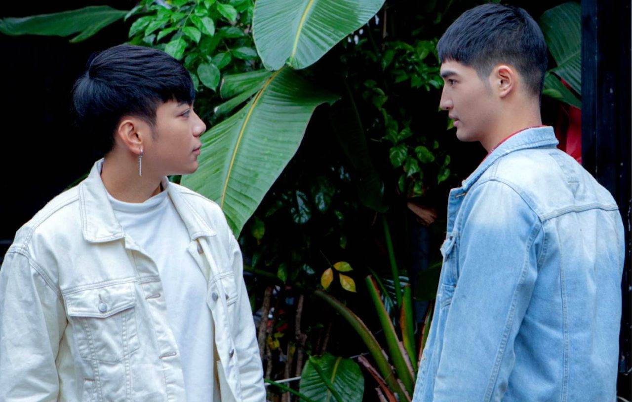 หนุ่มหล่อขึ้นปก 1105