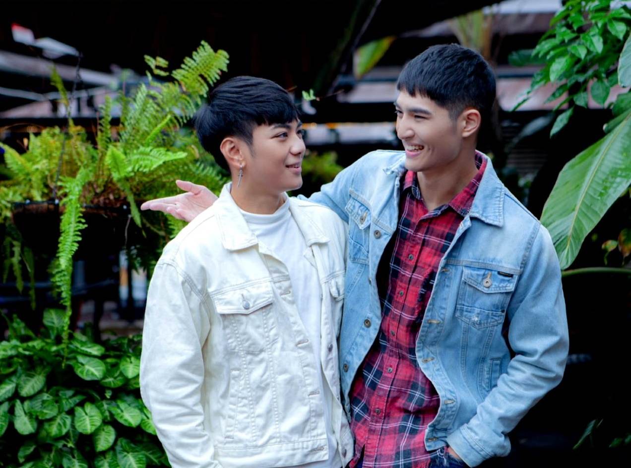 หนุ่มหล่อขึ้นปก 1105