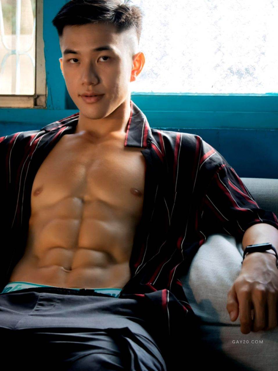 หนุ่มหล่อขึ้นปก 1106