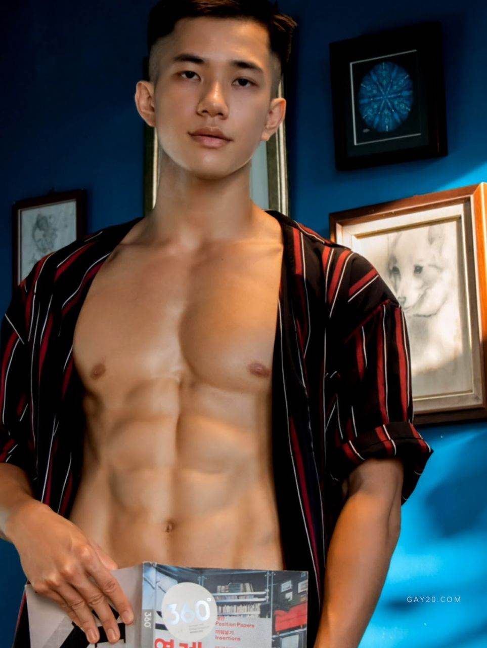 หนุ่มหล่อขึ้นปก 1106