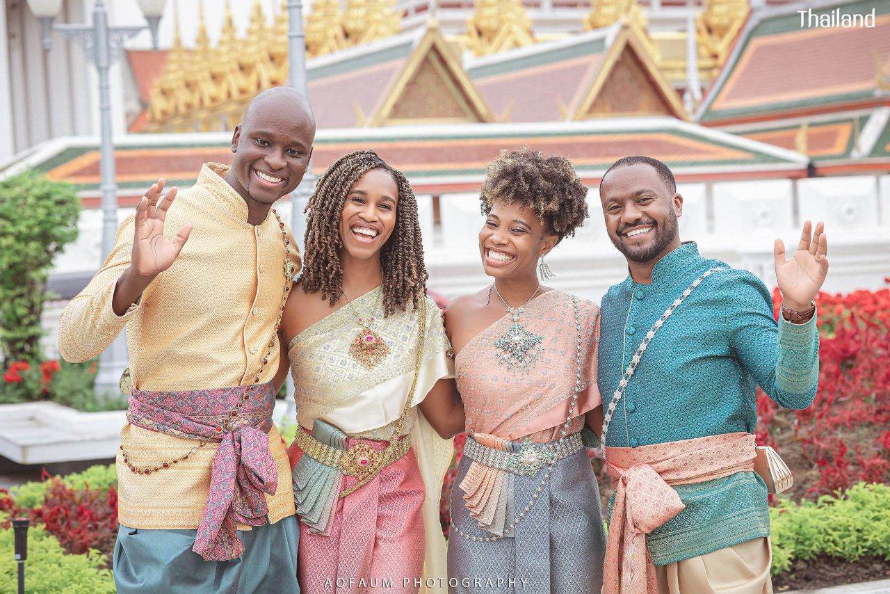 The foreigner and Thai Traditional Costume | THAILAND 🇹🇭