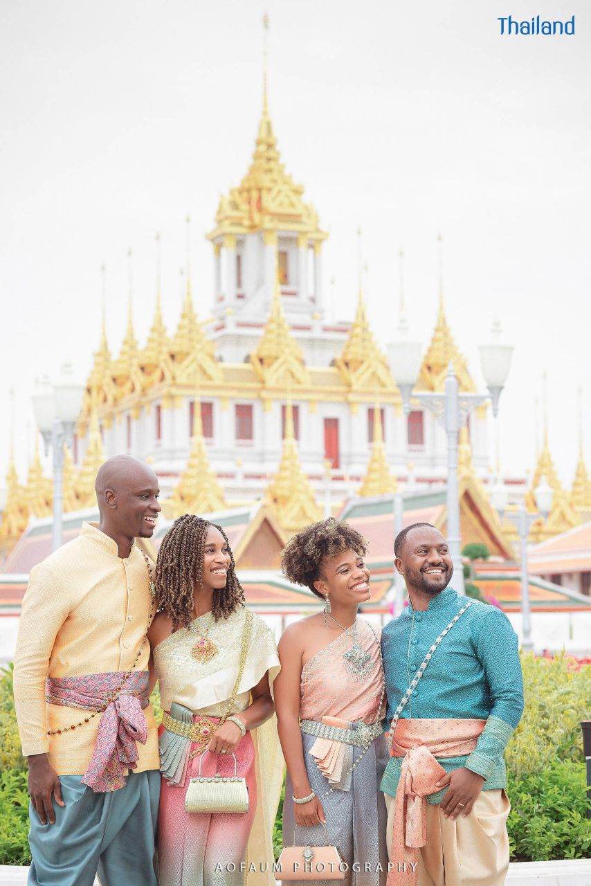 The foreigner and Thai Traditional Costume | THAILAND 🇹🇭