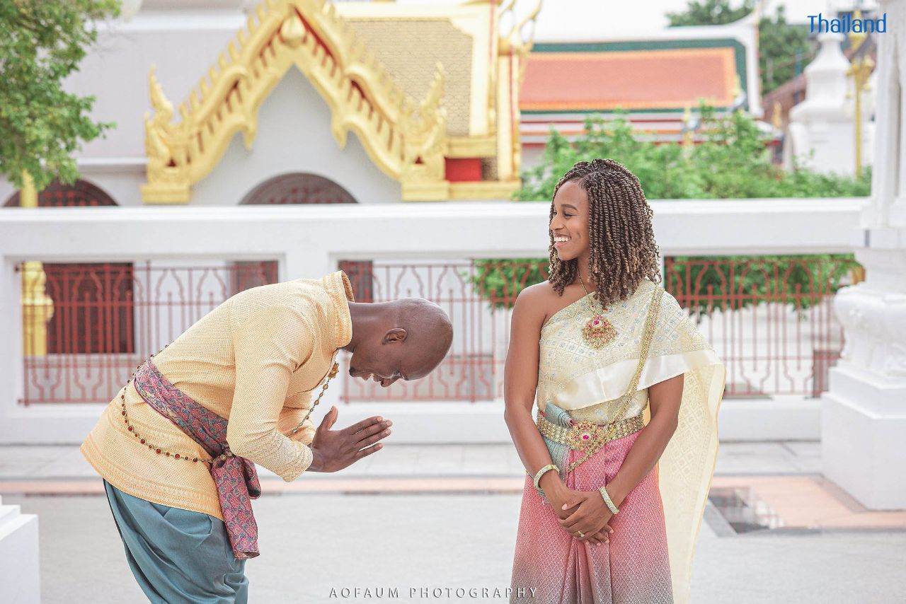 The foreigner and Thai Traditional Costume | THAILAND 🇹🇭