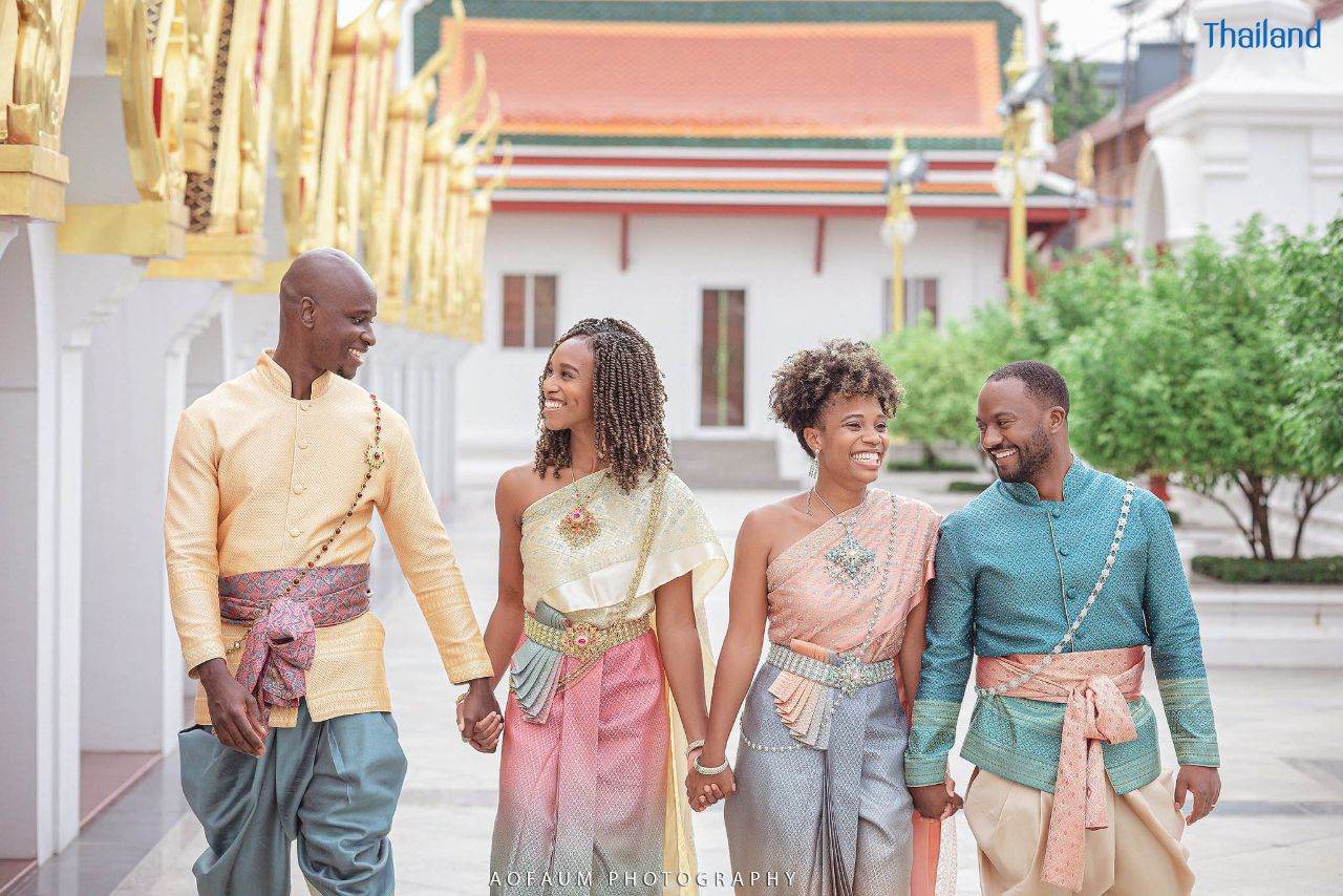 The foreigner and Thai Traditional Costume | THAILAND 🇹🇭