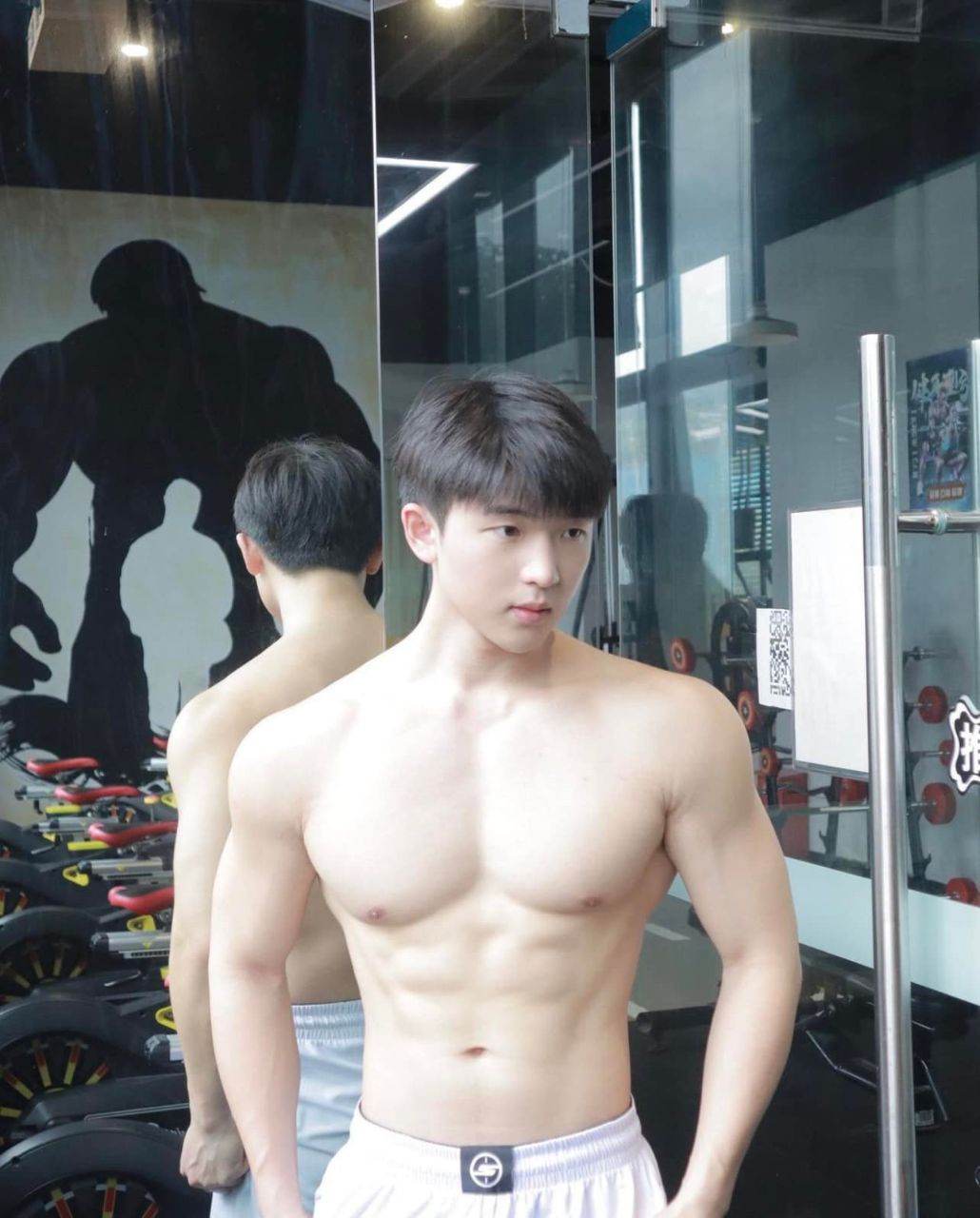 หนุ่มจีนหน้าดีสนี่หุ่นมาร์เวล พร้อมวาร์ป