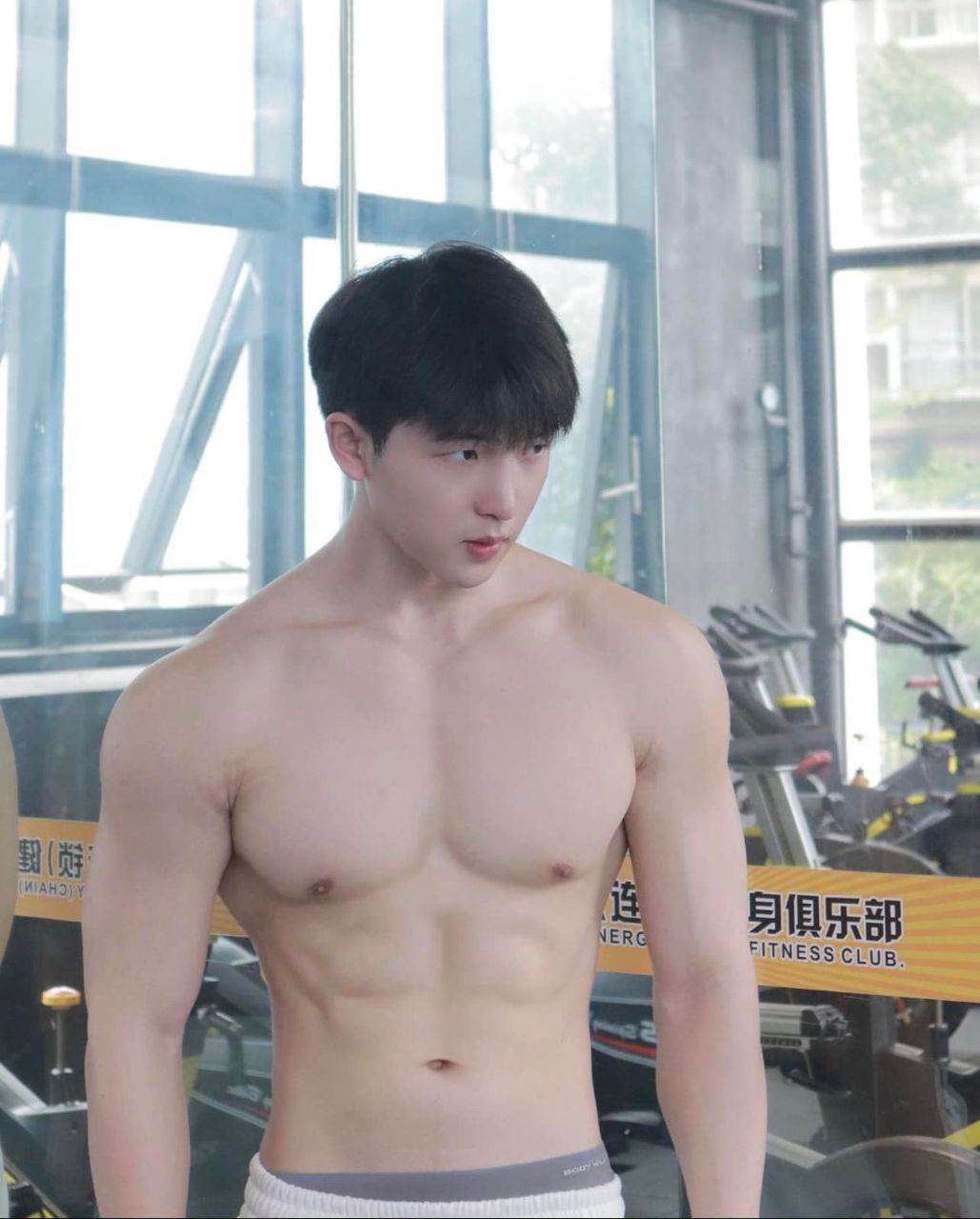 หนุ่มจีนหน้าดีสนี่หุ่นมาร์เวล พร้อมวาร์ป