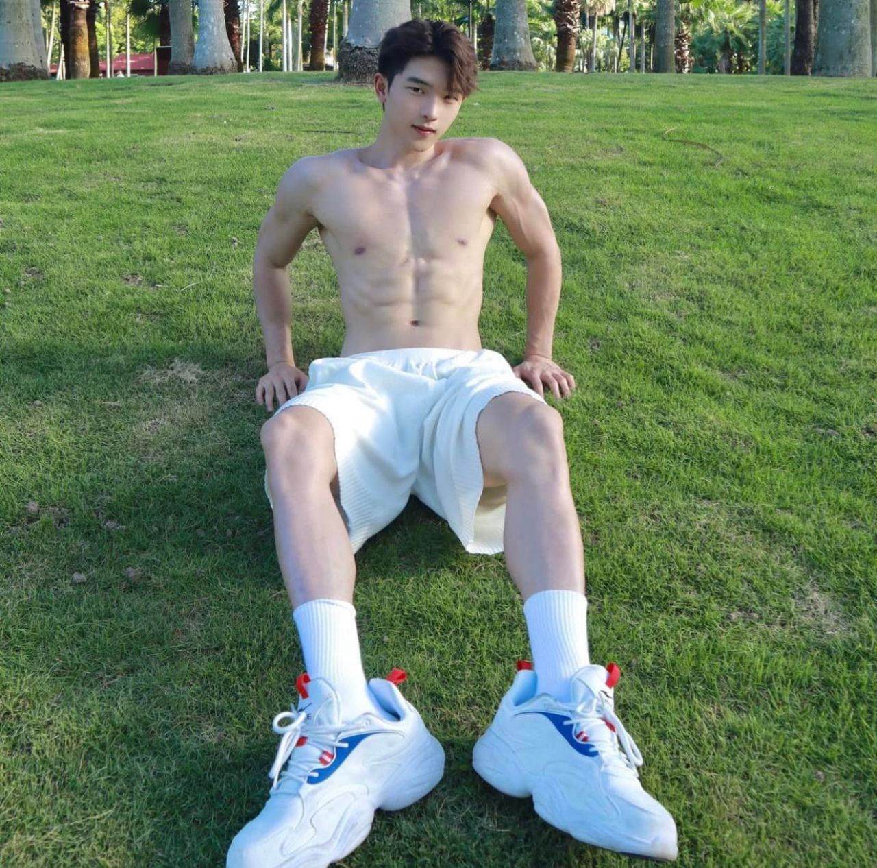 หนุ่มจีนหน้าดีสนี่หุ่นมาร์เวล พร้อมวาร์ป