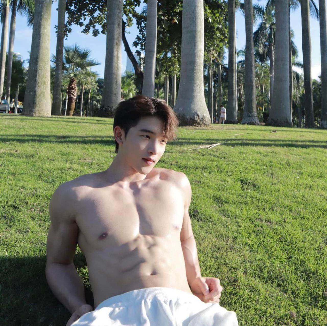 หนุ่มจีนหน้าดีสนี่หุ่นมาร์เวล พร้อมวาร์ป
