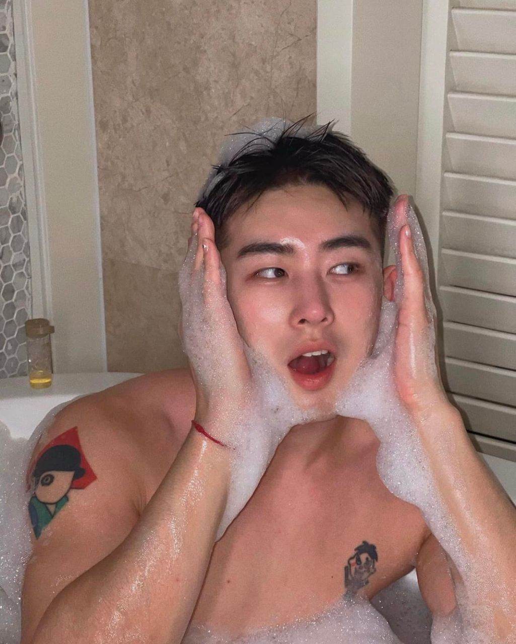 หนุ่มหล่อเกาหลี โคตรหล่อ พร้อมวาร์ป