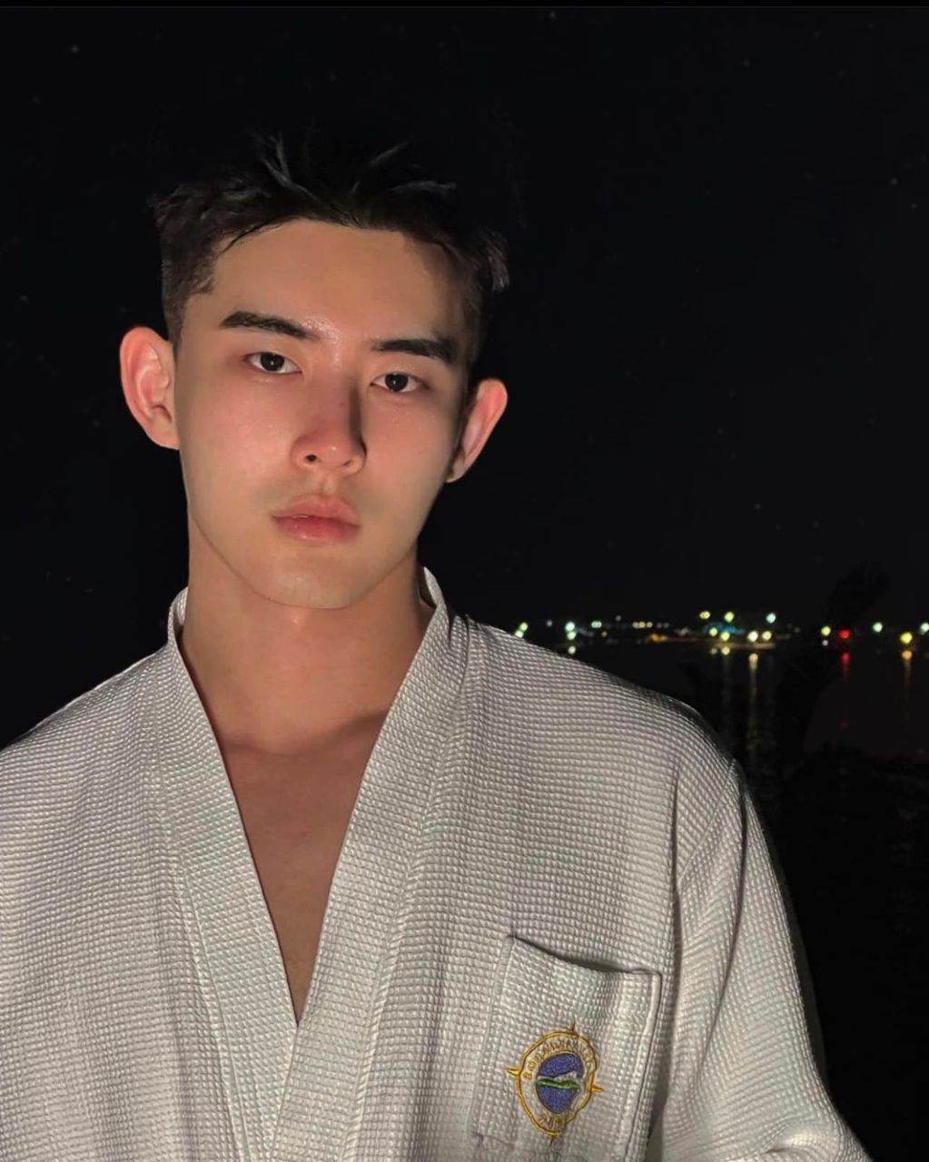 หนุ่มหล่อเกาหลี โคตรหล่อ พร้อมวาร์ป