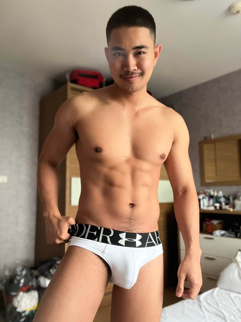 จันทร์สดใส