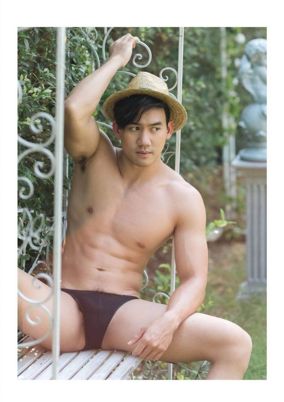 ผู้ชายใส่กางเกงในตัวเดียวน่าดม