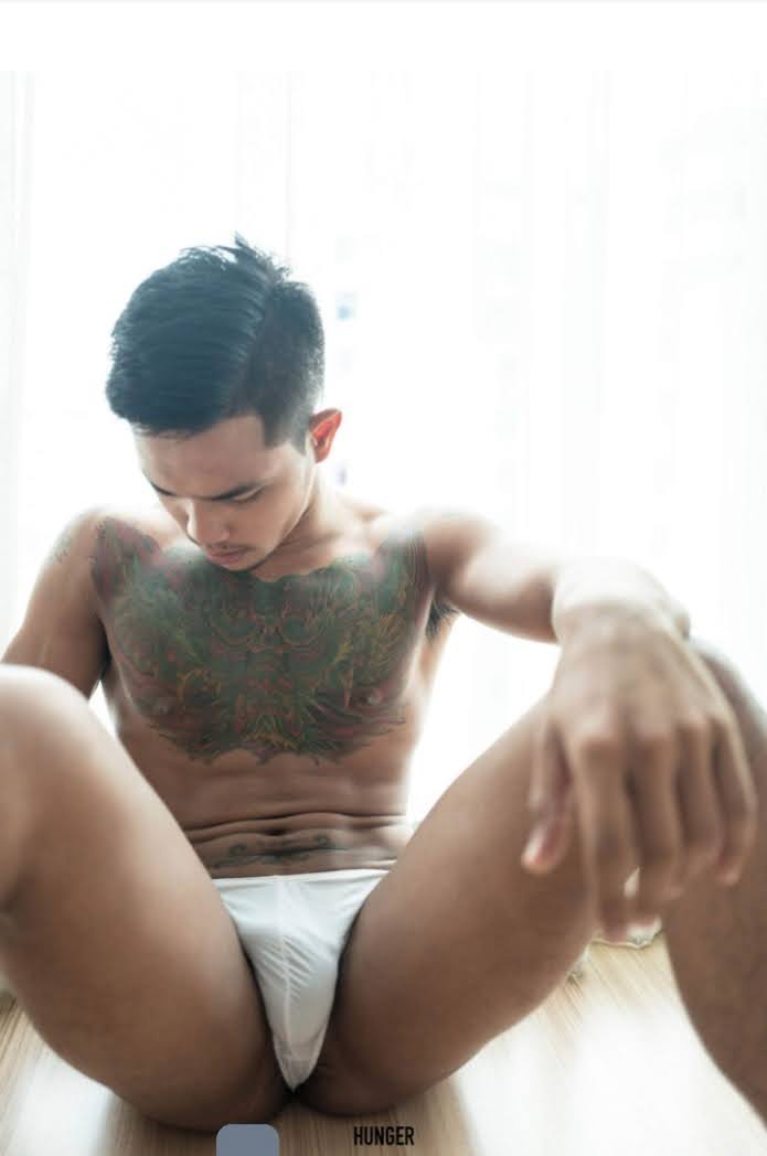 ผู้ชายใส่กางเกงในตัวเดียวน่าดม