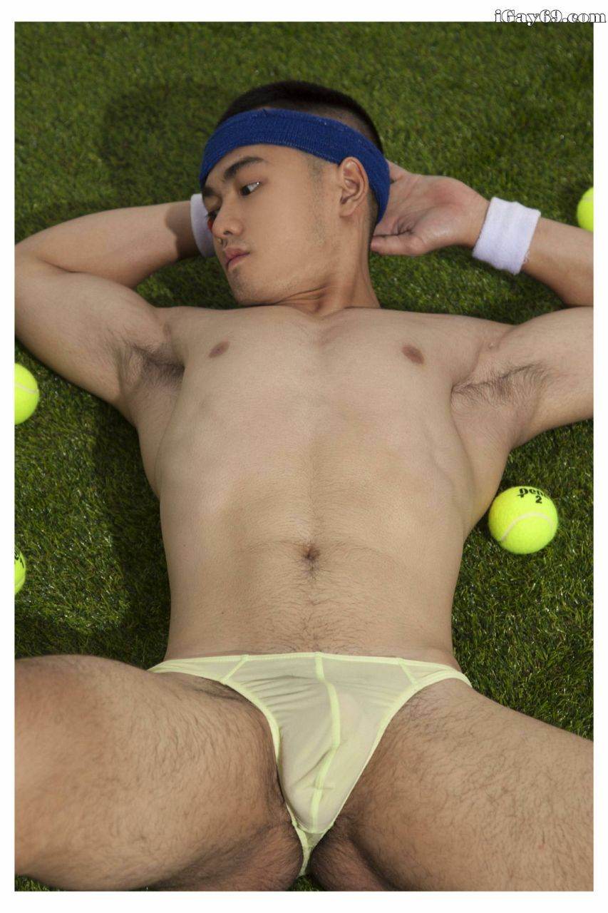 ผู้ชายใส่กางเกงในตัวเดียวน่าดม