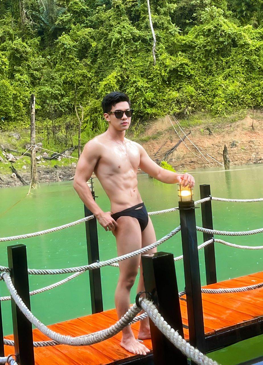 เสพติดเรือนร่างผู้19