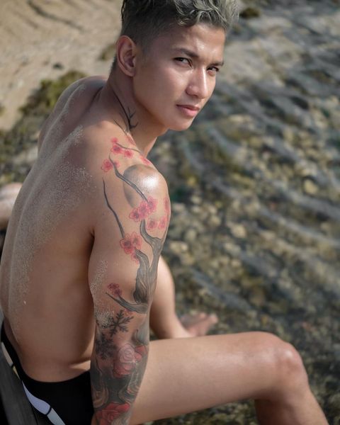 เสพติดเรือนร่างผู้19