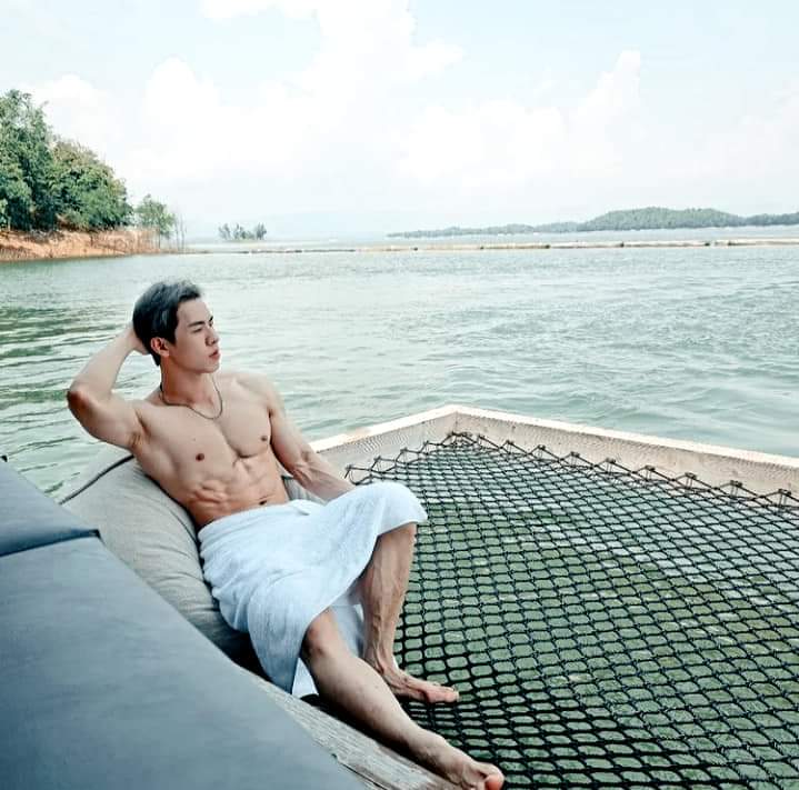 เรือนร่างเร้าร้อน